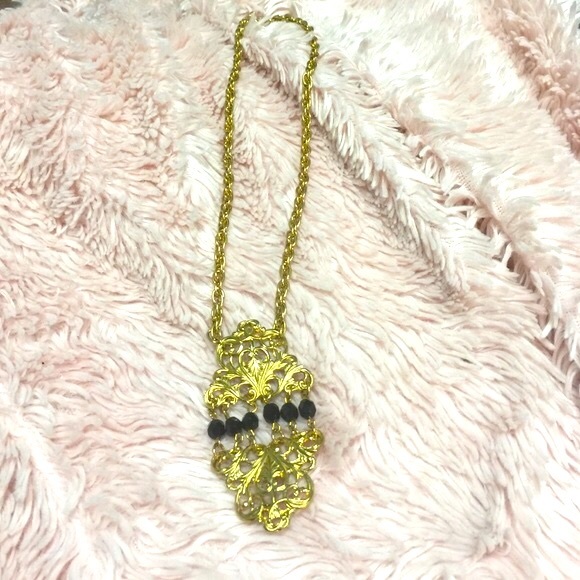 VINTAGE GOLD TONE  NECKLACE WITH BLACK FACETED  STONES & FILIGREE DESIGN - Picture 4 of 4